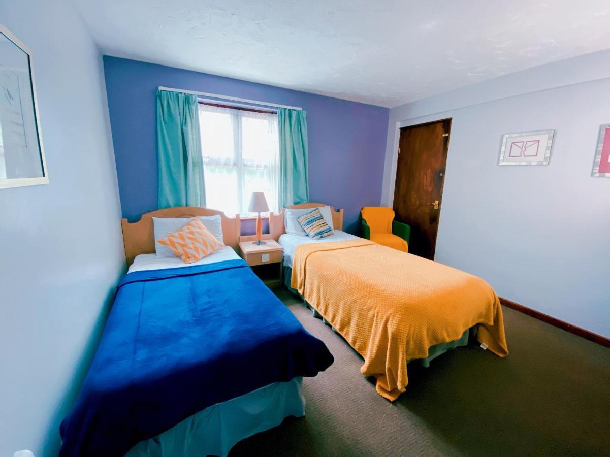 בלדוק Brookside Lodge מראה חיצוני תמונה